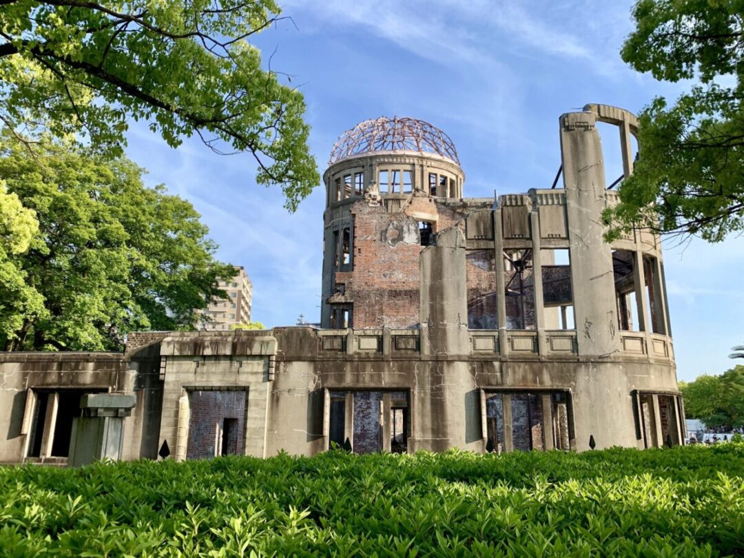 La Cupola della Bomba Atomica A-Bomb Dome a Hiroshima nel Parco della Pace.