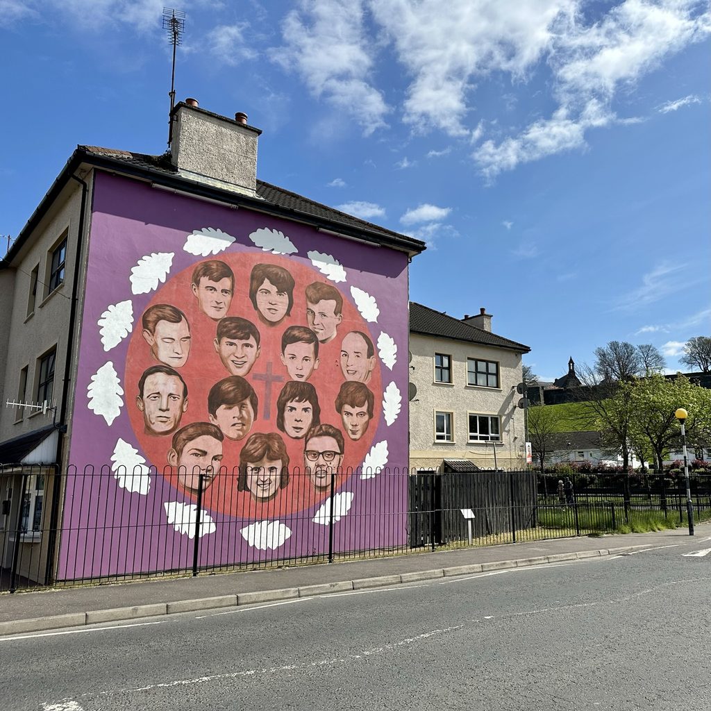le 14 vittime del bloody sunday in un marales a bogside derry