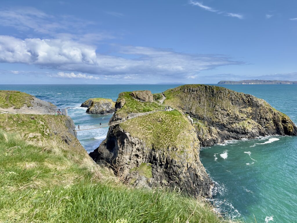 carrick a rede lungo la causeway coastal route in irlanda del nord.