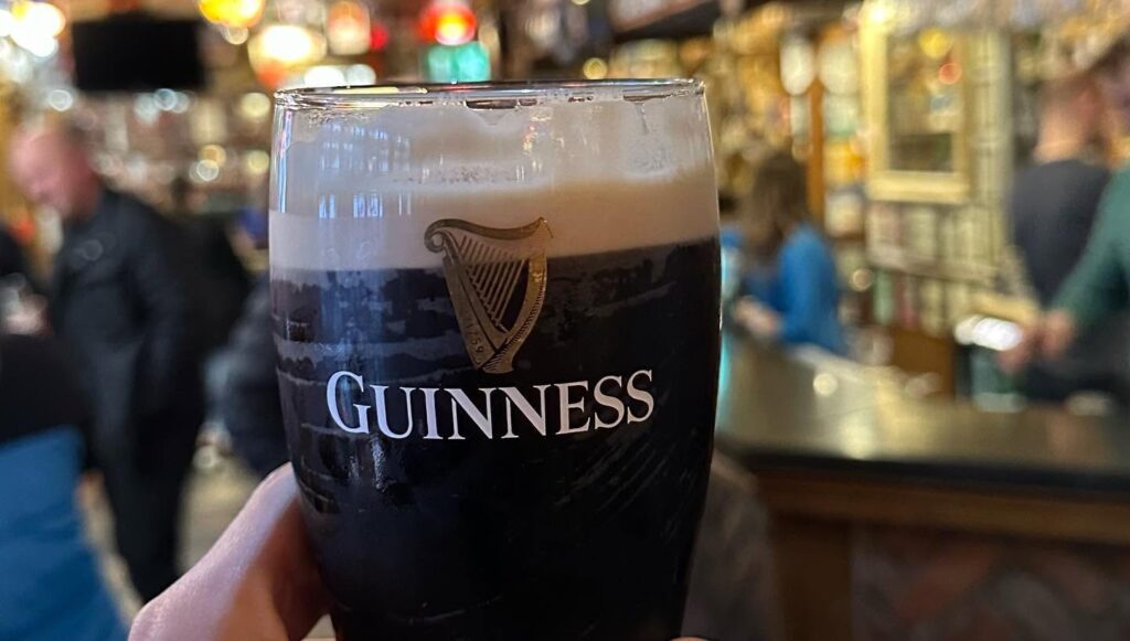bicchiere di guinnes a belfast