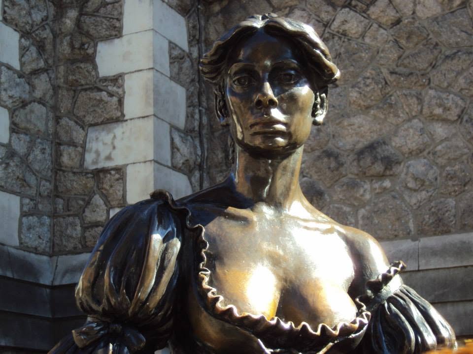 Statua di Molly Malone lungo le strade del centro di Dublino